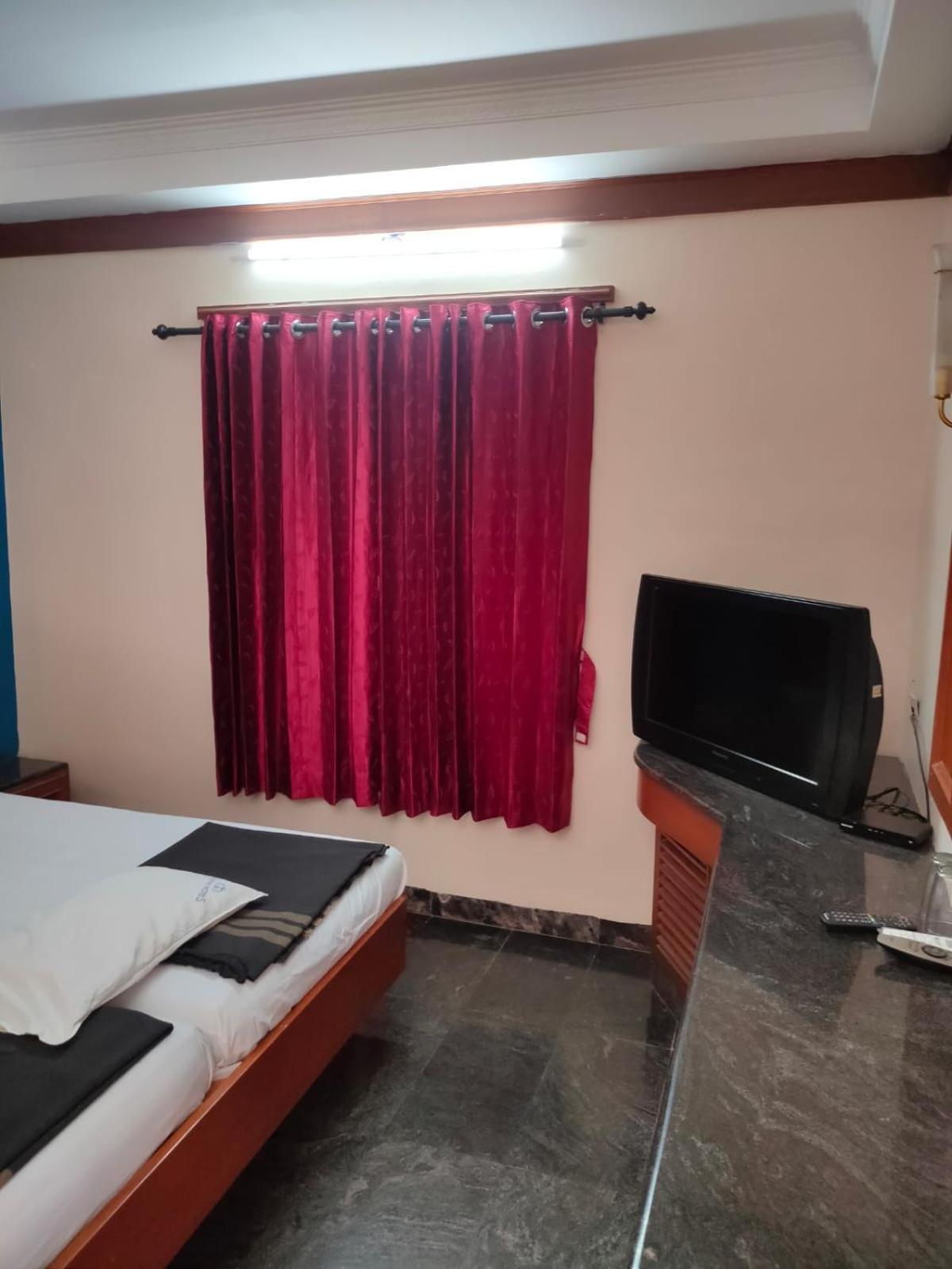 Anjana Hotels Theni Dış mekan fotoğraf